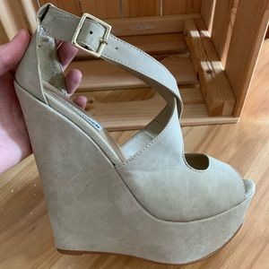 Steve Madden Beige Wedges